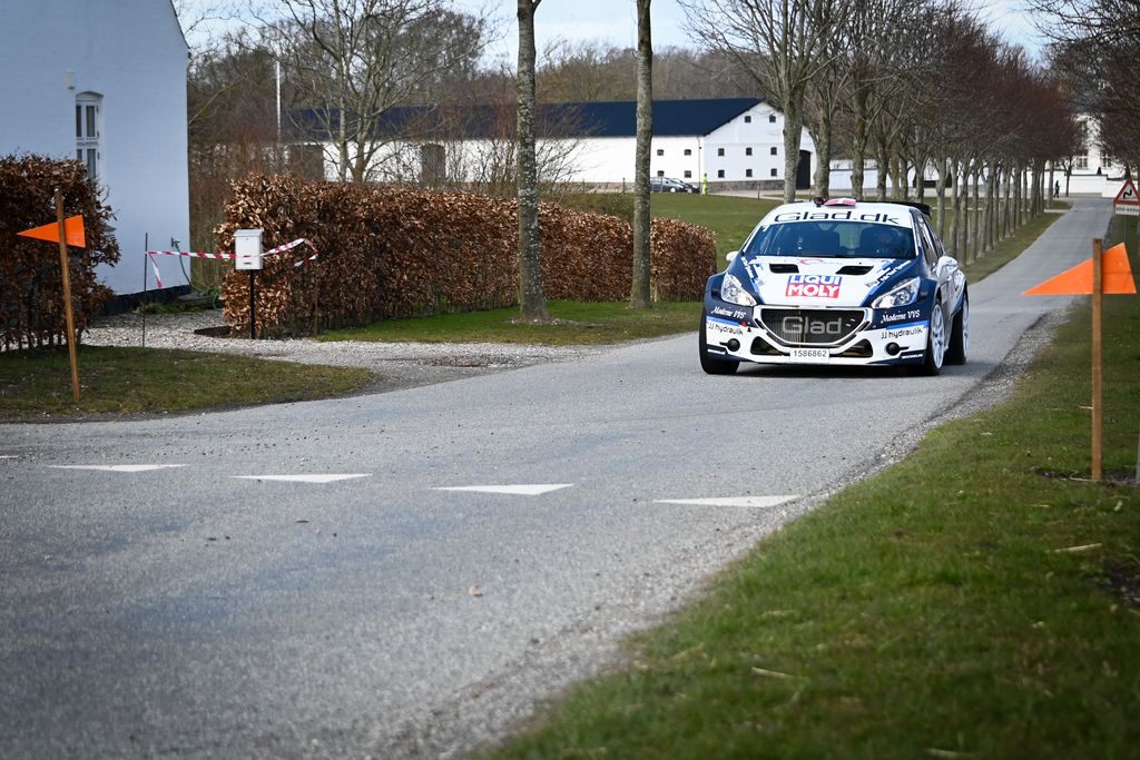 Det bliver toppen af dansk rallysport, der kommer til DM-ugen – her DM-førende Kenneth Madsen og Mette Felthaus
(Foto: DASU)